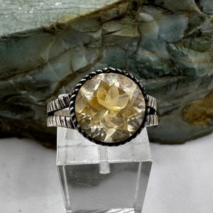 Sterling Silver 10mm Champagne Cubic Zirconia Textured Split Shank Ring sz 7 (3548)