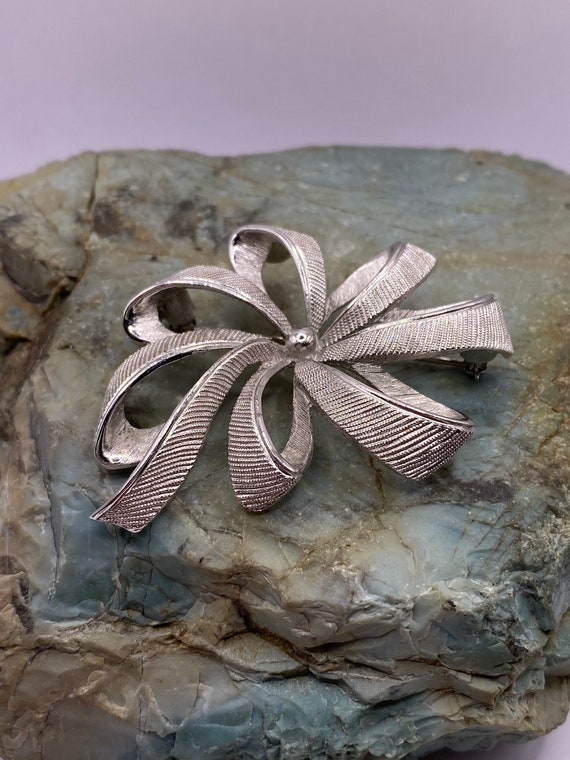 Vintage Monet Silver Tone Textured Bow Brooch Pin… - image 3