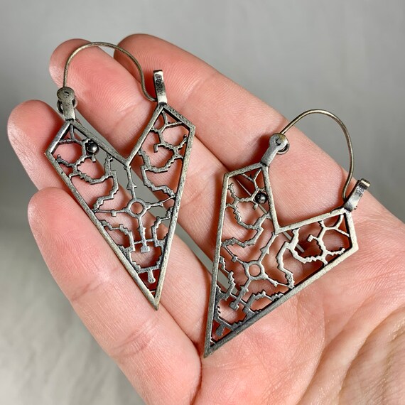 Vintage Sterling Silver Triangular Carved Ear Wir… - image 3