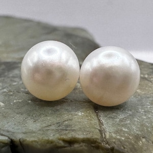 14k Yellow Gold and 7.5mm White Cultured Pearl Stud Earrings (4253)