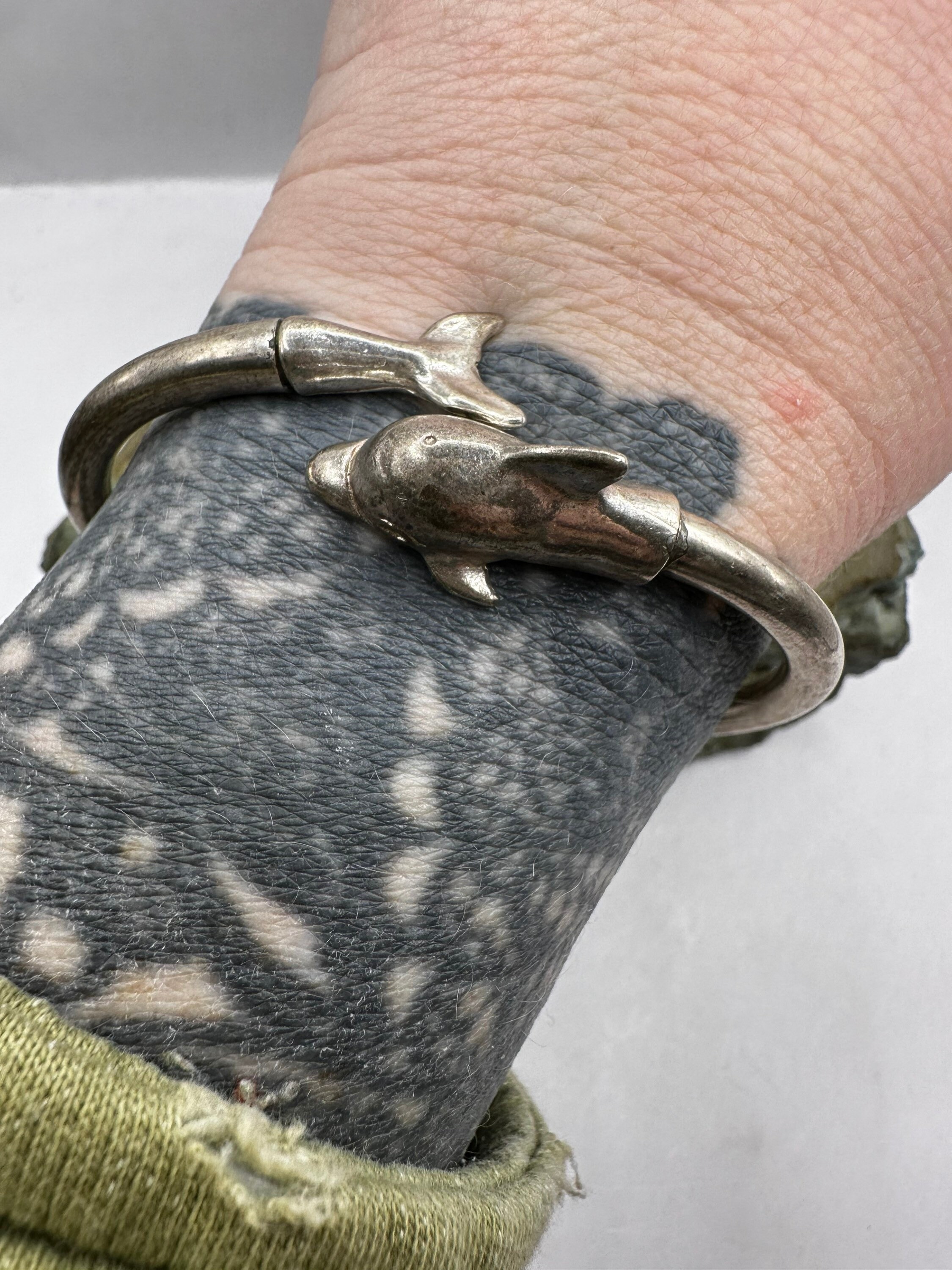 Bracelet Jonc Vintage En Argent Massif Sterling – Motif Dauphin – Occasion En Bon état
