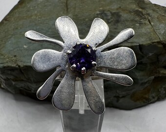 Designer Maria Elena Munoz Sterling Silver and Purple Topaz Modernist Flower Ring size 7 (5293)