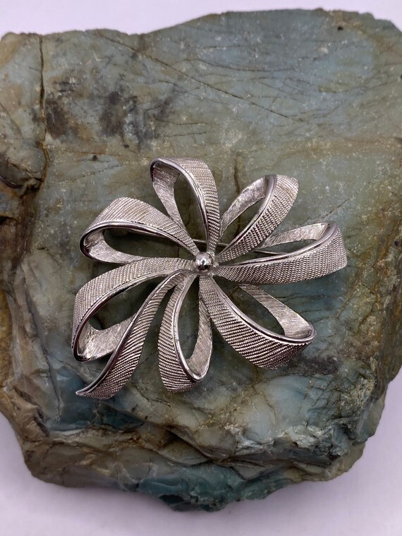 Vintage Monet Silver Tone Textured Bow Brooch Pin… - image 2