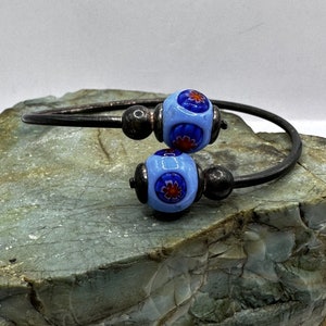 Pulsera de brazaletes de plata esterlina y cuentas de vidrio (3342)