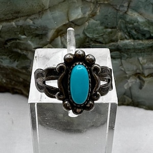 Anello timbrato cabochon in argento sterling e turchese misura 3,25 (3535)