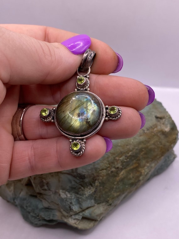 Sterling Silver Labradorite and Peridot Pendant (… - image 2