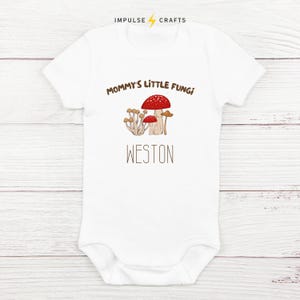 Mamas Little Fungi Baby Onesie – Cute Mushroom Baby Bodysuit | Customized Baby Shower Gift | Funny Baby Clothes