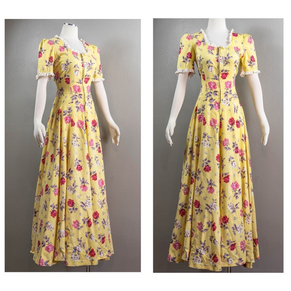 40er Jahre Gelbe Rose Bedruckter Hausmantel aus Baumwolle mit Reißverschluss vorne, Spitzen Rüschen Kragen, Hostess Kleid