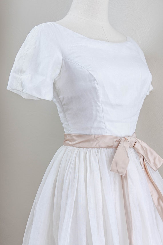 Darling 50s/60s White Cotton Organdy Party Dress,… - image 5