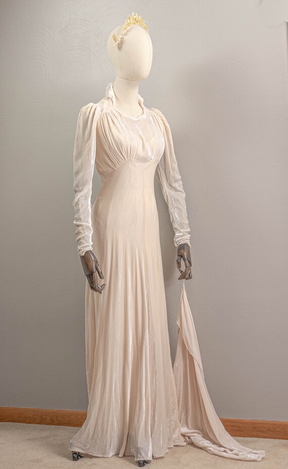 Glamorous 30s Off White Silk Velvet Wedding Dress… - image 5