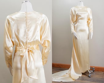 1930s Cream Satin Wedding Gown: Art Deco Batwing Sleeves, Flowing Train, Medium