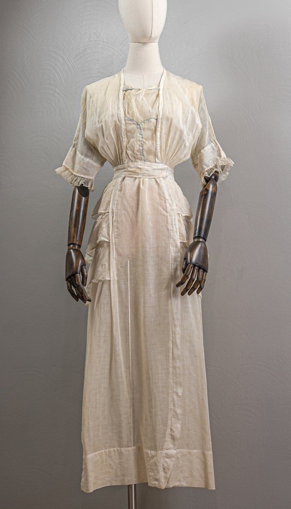 Lovely 1910s Faint Rose Printed Cotton Lawn Dress… - image 2