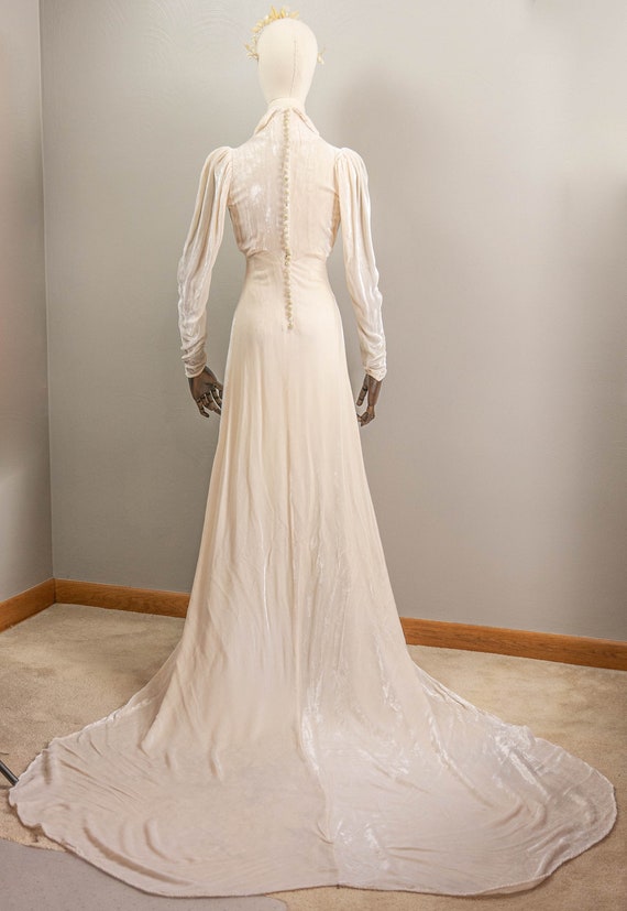 Glamorous 30s Off White Silk Velvet Wedding Dress… - image 6