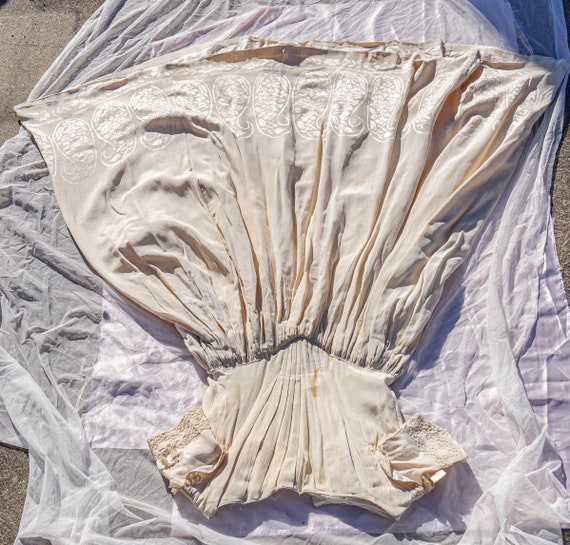 Stunning 1840s Cream Silk Jacquard Ball Gown, Rom… - image 7