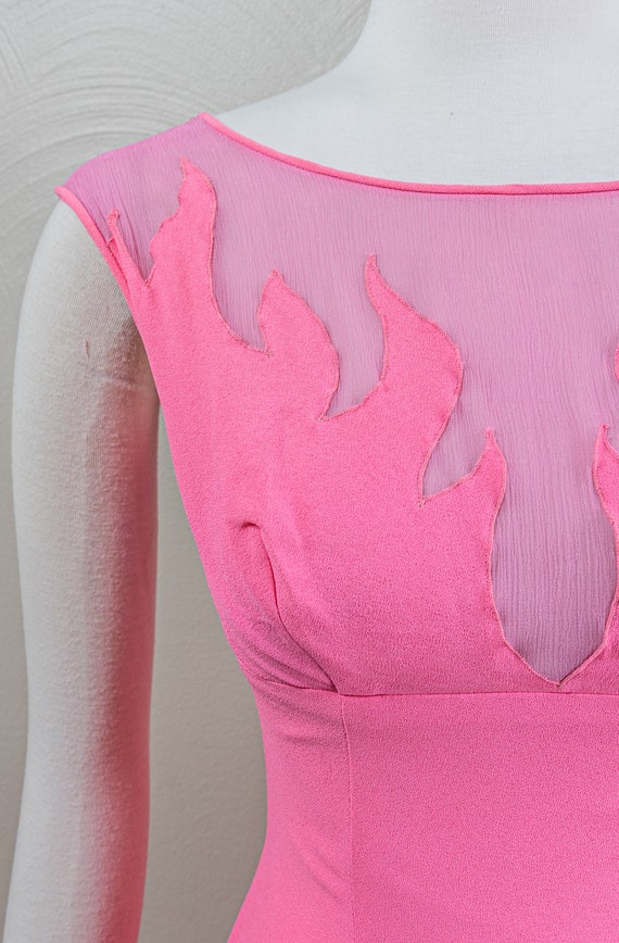 Flame Illusion Bust Hot Pink 60s Crepe Rayon Wigg… - image 3