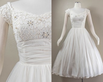 Lovely 50s White Nylon and Lace Party/Wedding Dress, Peals and Rhinestone Embellishments