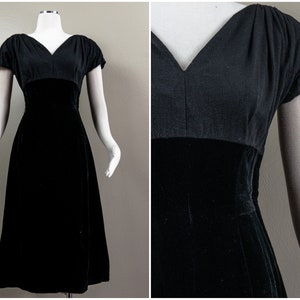 Classic 50s Little Black Velvet and Wool Cocktail Dress, V&#39;ed Neckline, A-line Silhouettes, Medium