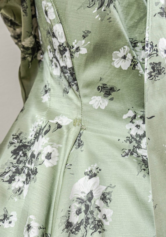 Gorgeous 50s/60s Green Satin Floral Printed Circl… - image 10