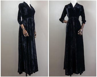 1940s Black Velvet Dressing Gown - from Bonwit Teller Wrap Robe, Pockets, Small