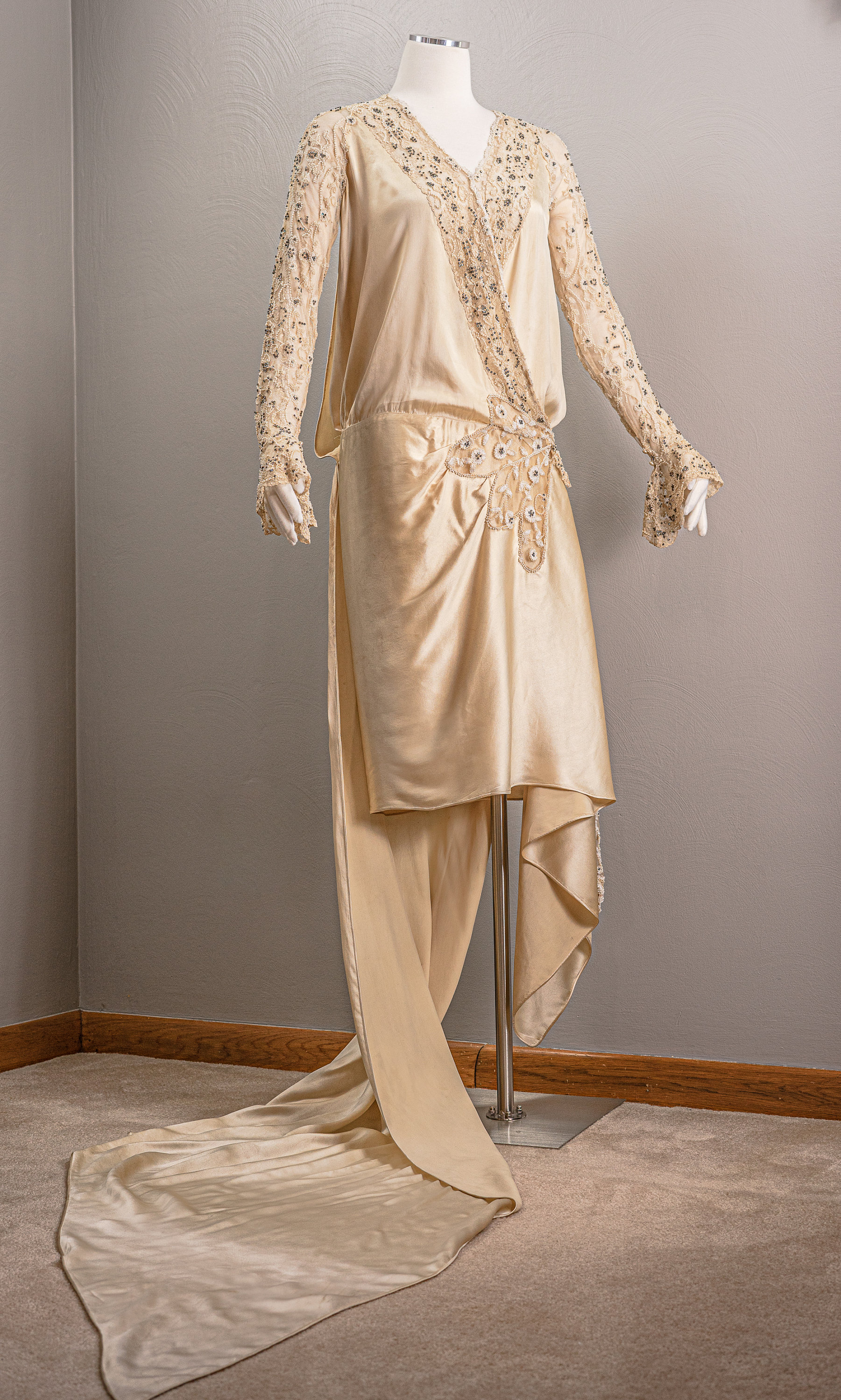 1920s Embellished Lace Wedding Gown With Train, Large - Etsy 1920s Embellished Lace Wedding Gown With Train, Large - Etsy