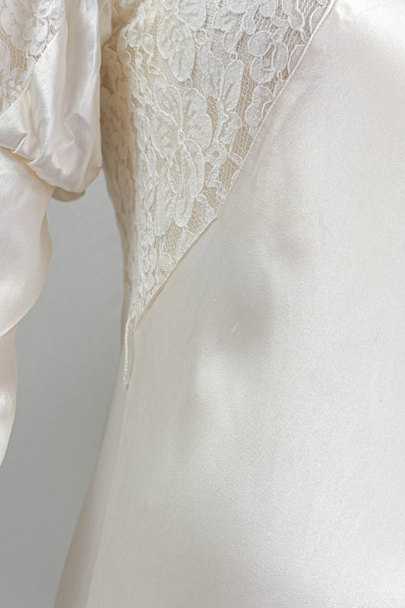 Lovely 30s White Crepe Backed Satin Wedding Dress… - image 3