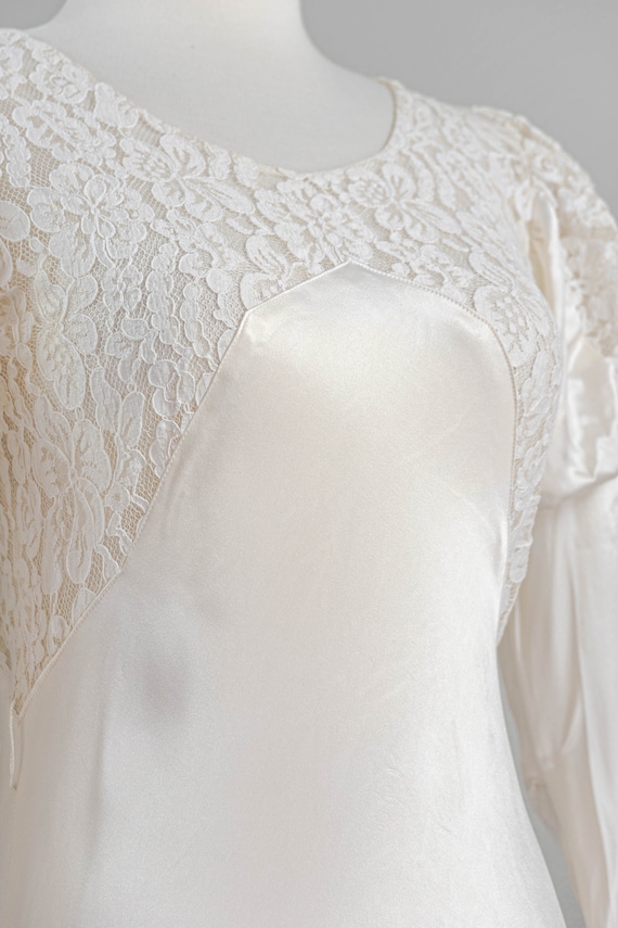 Lovely 30s White Crepe Backed Satin Wedding Dress… - image 5