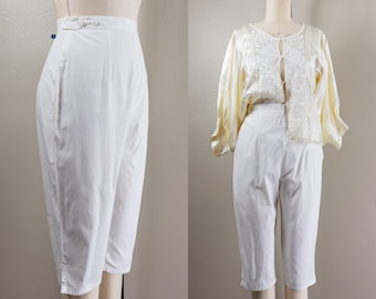 Vintage 1950s White Pedal Pushers | High Waisted Cotton Capris | Side Zip Pockets, Small