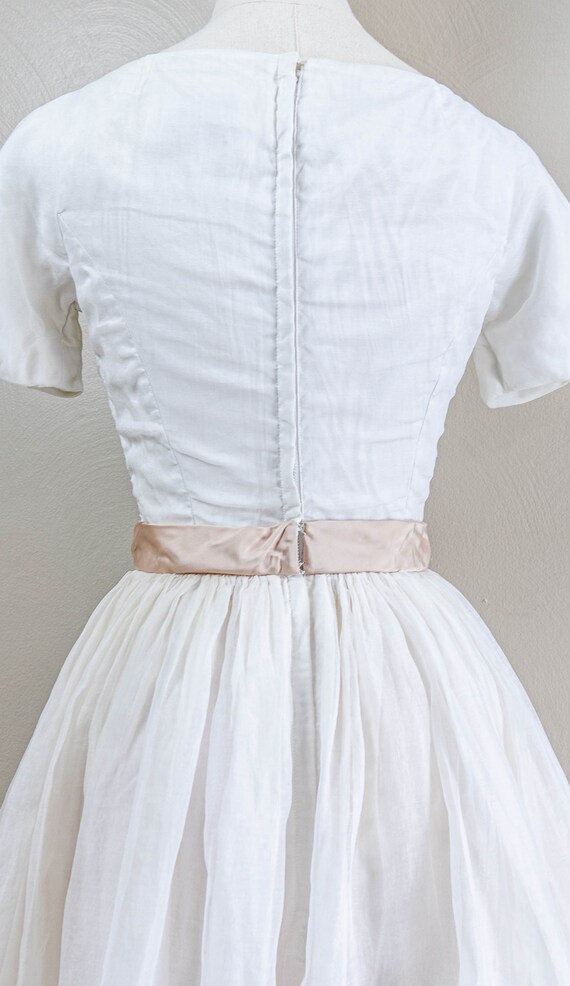 Darling 50s/60s White Cotton Organdy Party Dress,… - image 8