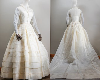 Elegant 50s Off-White Silk Organza Tierd Full Skirt Wedding Gown, Detacable Court Lenght Train and Crowned Veil