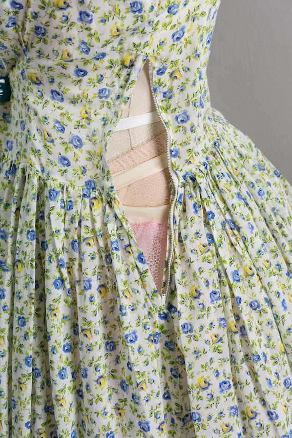 Darling 30s/40s Blue and yellow Rose Printed Cott… - image 10