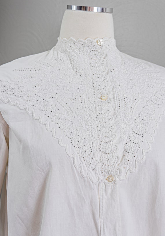 Antique ca 1860s White Linen Victorian Nightgown,… - image 4