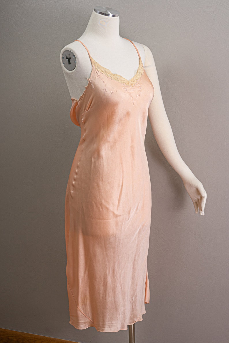 Lace Trim Bias-cut Hand Sewn Vintage 30s peach Silk Slip Dress Embroidered