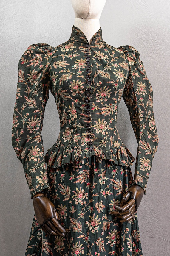 Incredible Victorian Green Cotton Walking Suite, … - image 3