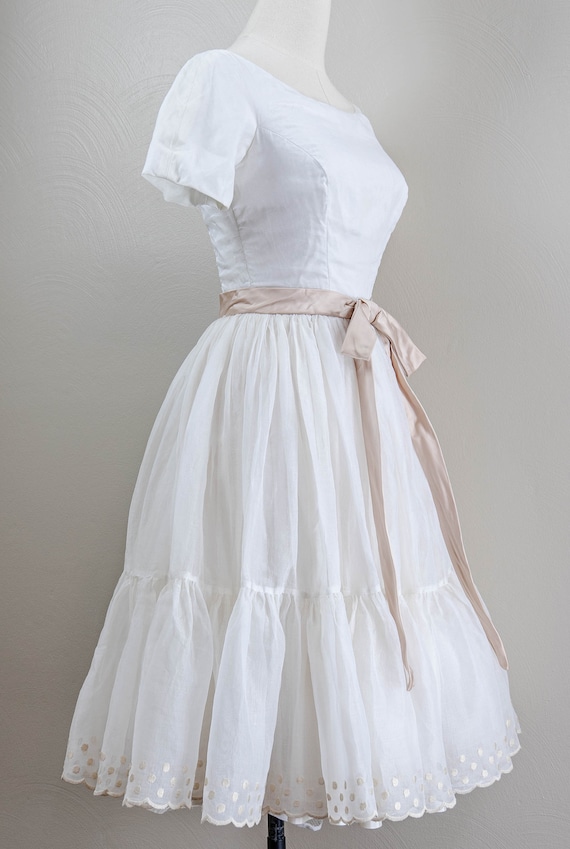 Darling 50s/60s White Cotton Organdy Party Dress,… - image 4