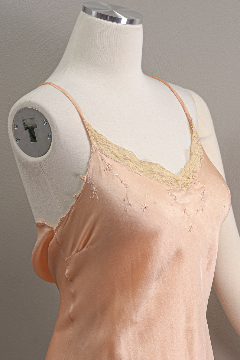 Lace Trim Bias-cut Hand Sewn Vintage 30s peach Silk Slip Dress Embroidered
