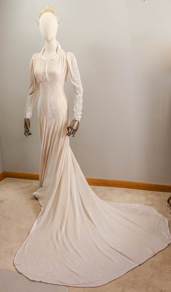 Glamorous 30s Off White Silk Velvet Wedding Dress… - image 4
