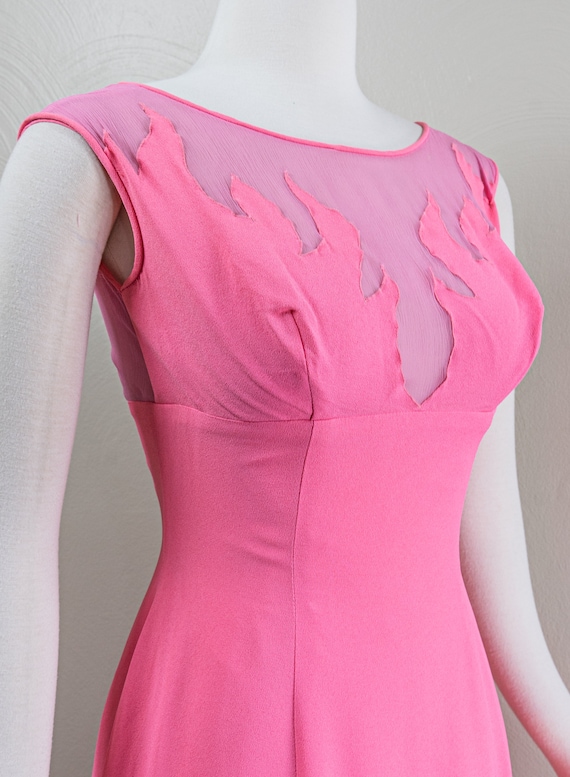 Flame Illusion Bust Hot Pink 60s Crepe Rayon Wigg… - image 5