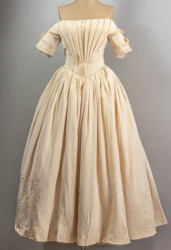Stunning 1840s Cream Silk Jacquard Ball Gown, Rom… - image 2