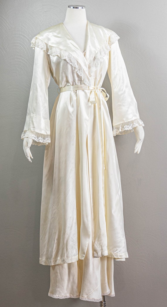 Lovely 40s White Rayon Satin and Lace Peignoir Ro… - image 2