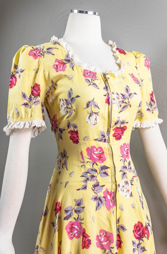 Lovely 40s Yellow Rose Printed Cotton Zip Front D… - image 3