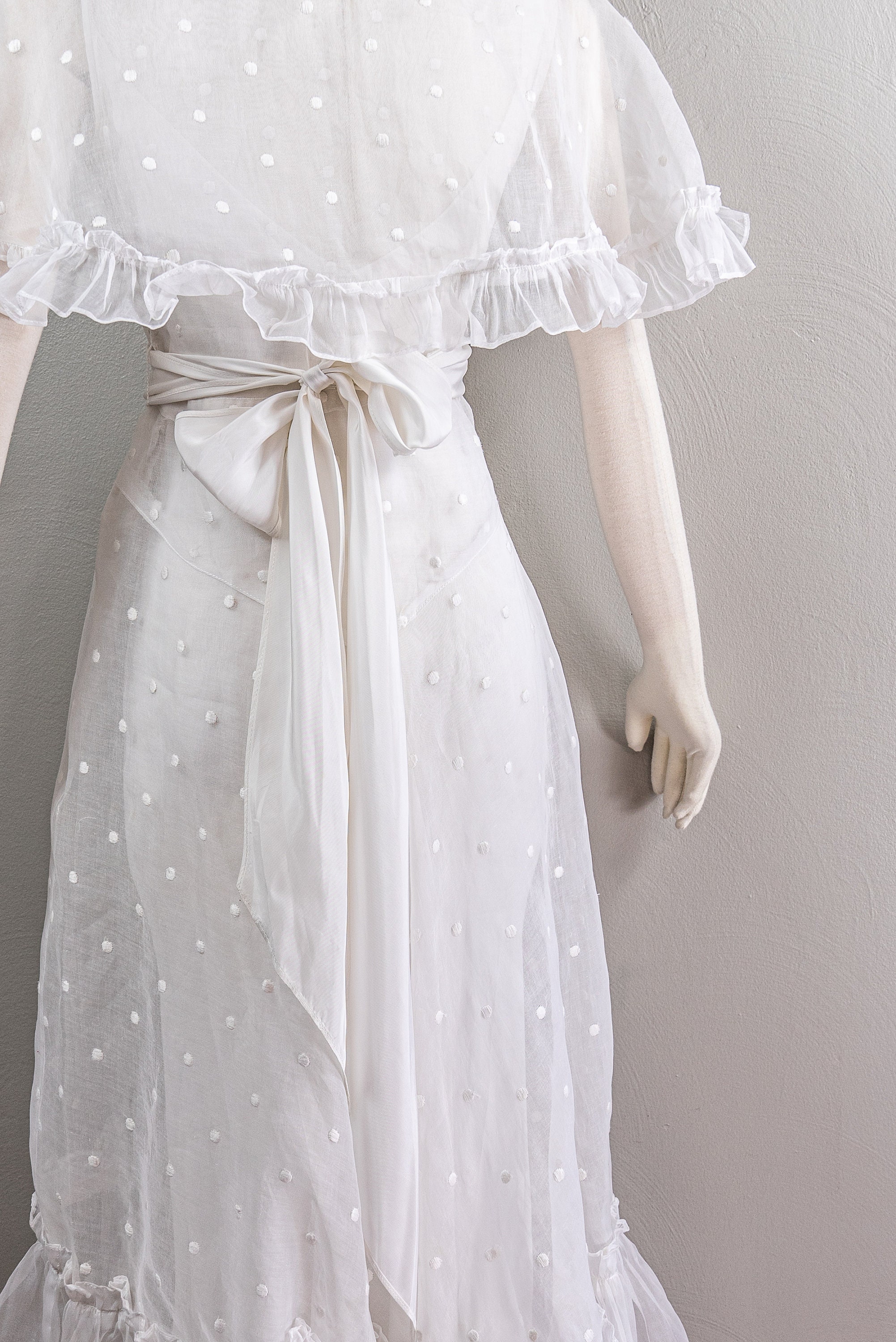 Lovely 30s White Polka-dot Cotton Organdy Dress, Attached
