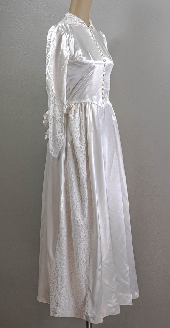 Darling late 40s early 50s White liquid Satin wed… - image 4