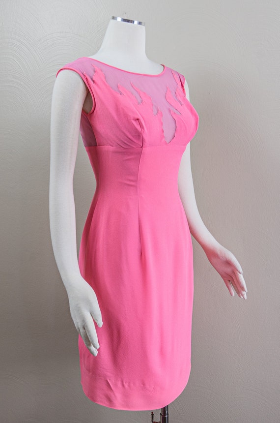 Flame Illusion Bust Hot Pink 60s Crepe Rayon Wigg… - image 4