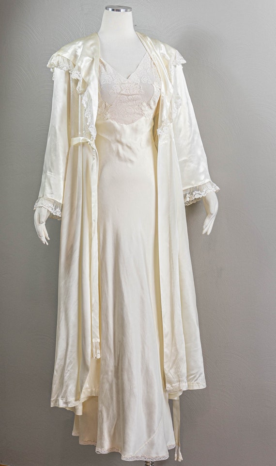 Lovely 40s White Rayon Satin and Lace Peignoir Ro… - image 9