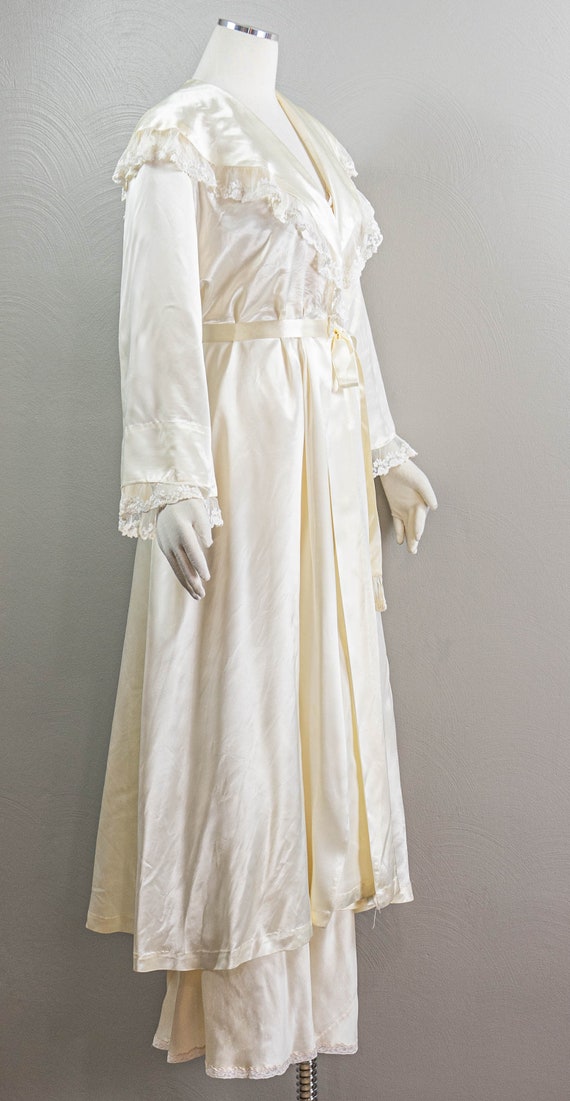 Lovely 40s White Rayon Satin and Lace Peignoir Ro… - image 5