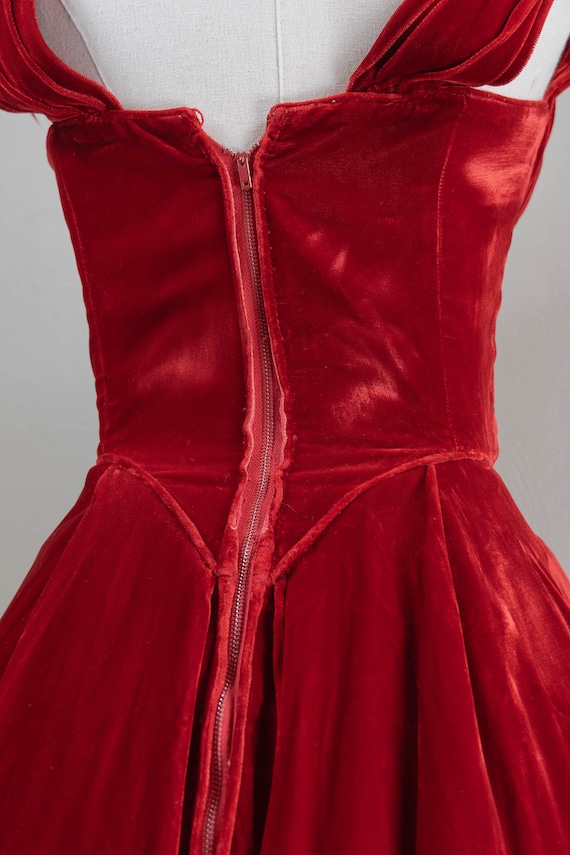 luxurious Rare Custom 50s Red Velvet Ceil Chapman… - image 6