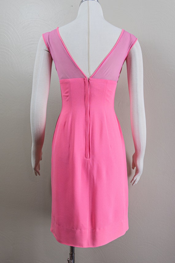 Flame Illusion Bust Hot Pink 60s Crepe Rayon Wigg… - image 7