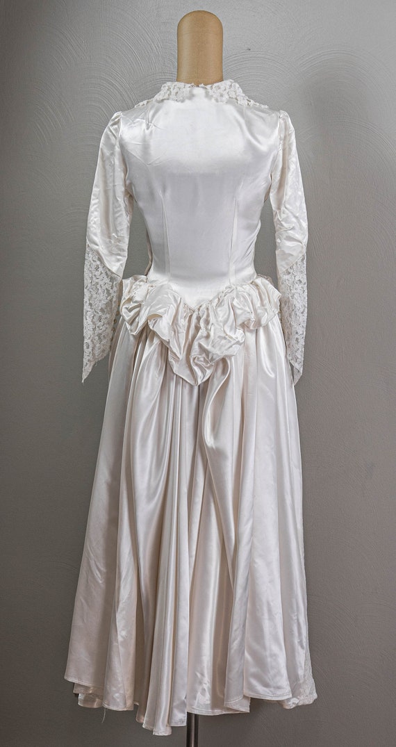 Darling late 40s early 50s White liquid Satin wed… - image 6