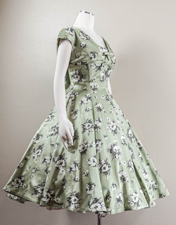 Gorgeous 50s/60s Green Satin Floral Printed Circl… - image 4