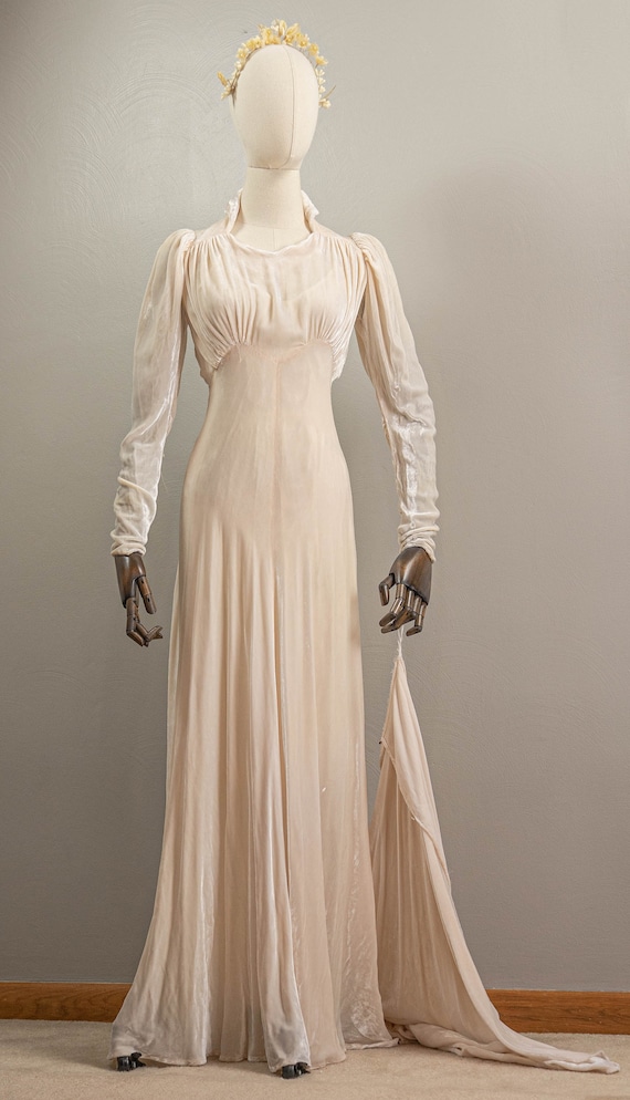 Glamorous 30s Off White Silk Velvet Wedding Dress… - image 2